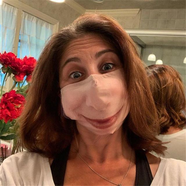 网友爆改大妈口罩,造型奇葩成选丑大赛,口罩:我做错什么了?