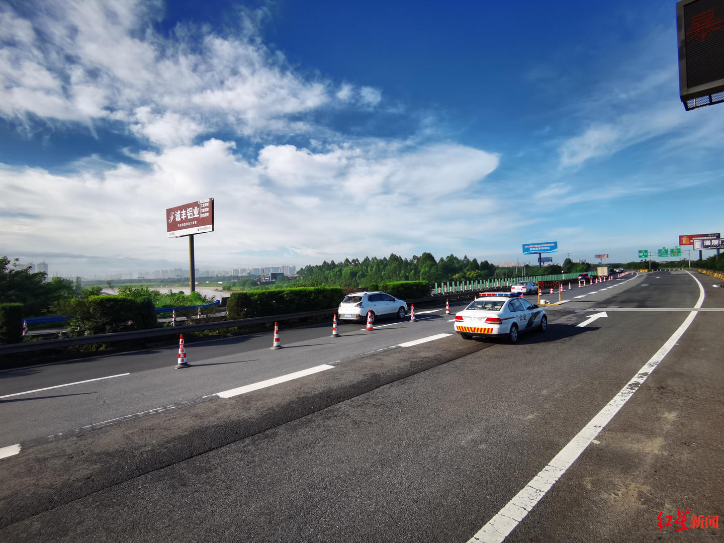 连夜抢修 成绵高速成都往绵阳方向控流通行