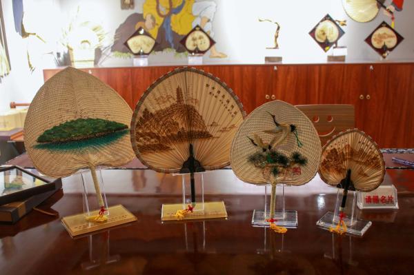 新会葵艺传承人廖惠林火烙葵扇传承创新