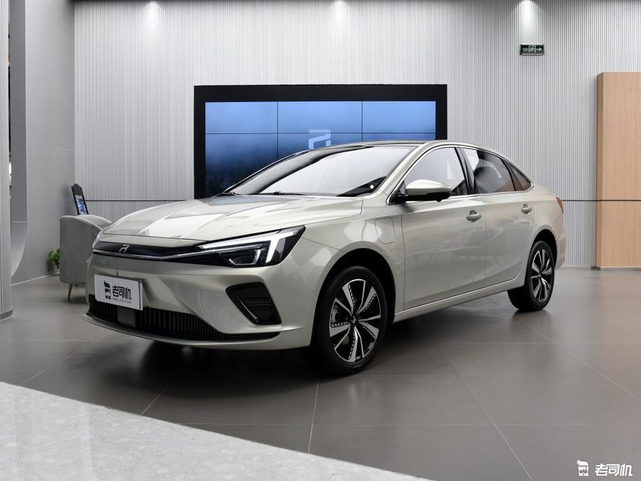 荣威r er6使用了官方名为"集智设计"的上汽全新智能电动设计理念,新车