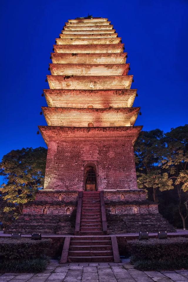 千年古塔矗立,倾听三江脉动