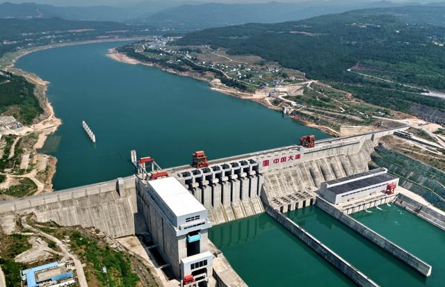 嘉陵江苍溪亭子口水利枢纽 刘徽摄高铁,高速,水电站……公路上车流