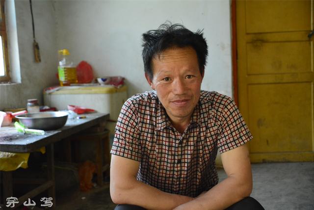 河南山村大哥40岁才娶的媳妇结婚几年没出过门新衣服叠出窟窿