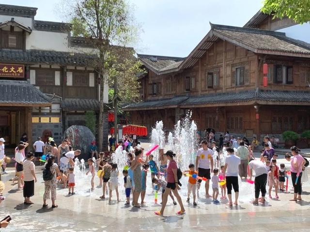 周末我在黄龙溪为你守候夏末的快乐