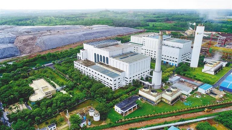 探秘海口生活垃圾焚烧发电厂:日"食"垃圾2400吨发电105万度