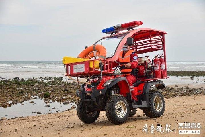 乘风破浪!海上应急救援队守护金沙滩啤酒城海岸线