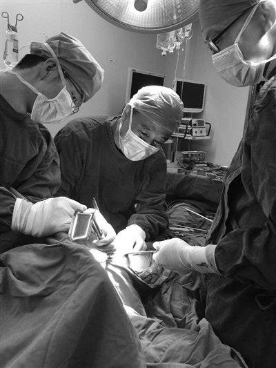 28楼坠楼男童奇迹康复主刀医生是江苏援黔对口帮扶专家