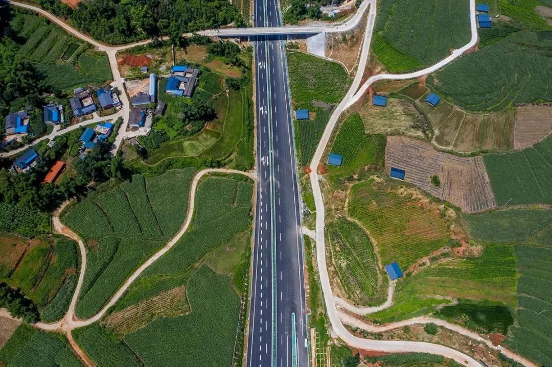 今天云南又一条绝美高速通车