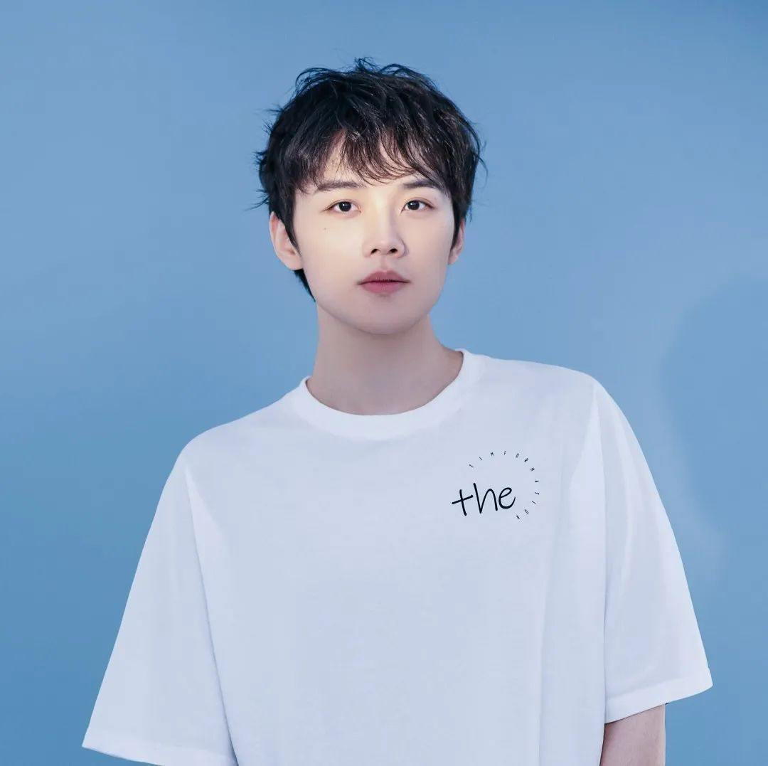 再等一等吧,秋天要来了 |「为你读诗」|灰光灯:王寅诗选|王寅|诗人