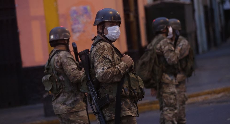 秘鲁累计确诊病例逾50万,已有400名警察因感染而离世|新冠肺炎_新浪