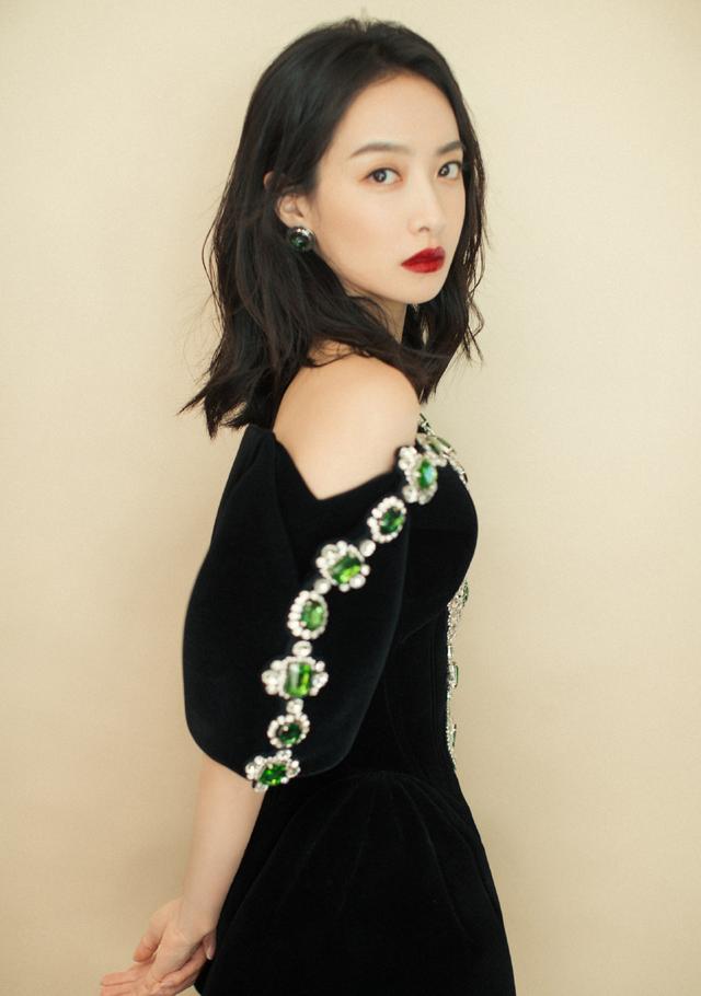 秋季留什么发型好看看宋茜的水波纹卷发造型简约又有洋气