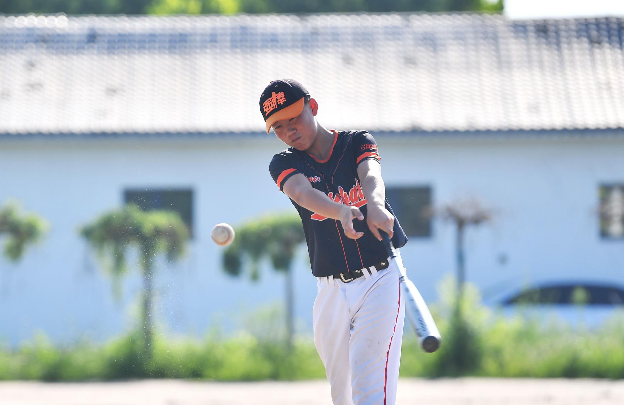 培养"事实孤儿"的棒球教练:教他们向命运"叫板"