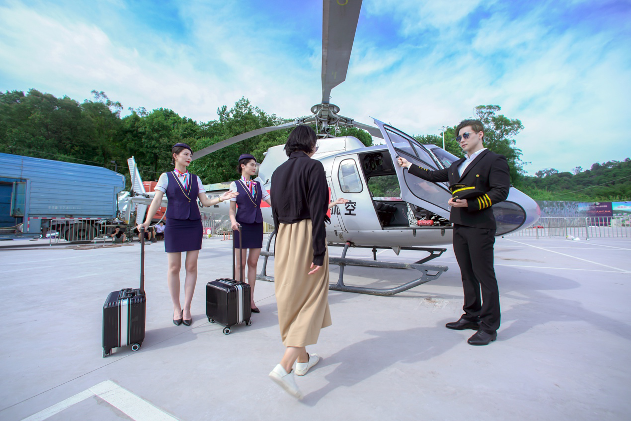 直升机看房空降重庆恒大时代新城,360度全景俯瞰万亩生态大城