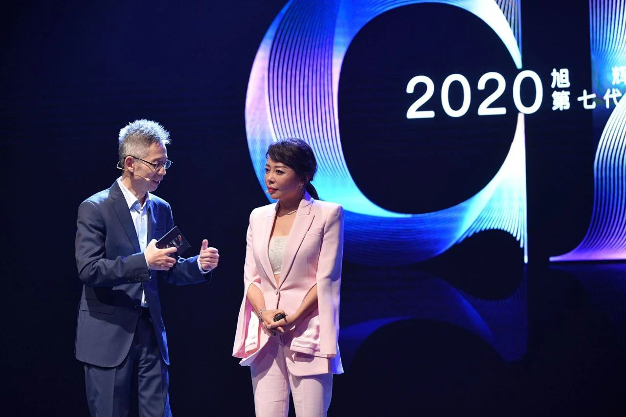 范逸汀与主持人现场互动