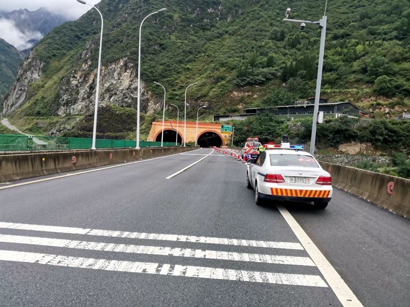 都汶高速恢复通行 注意汶川往成都方向部分车道变窄