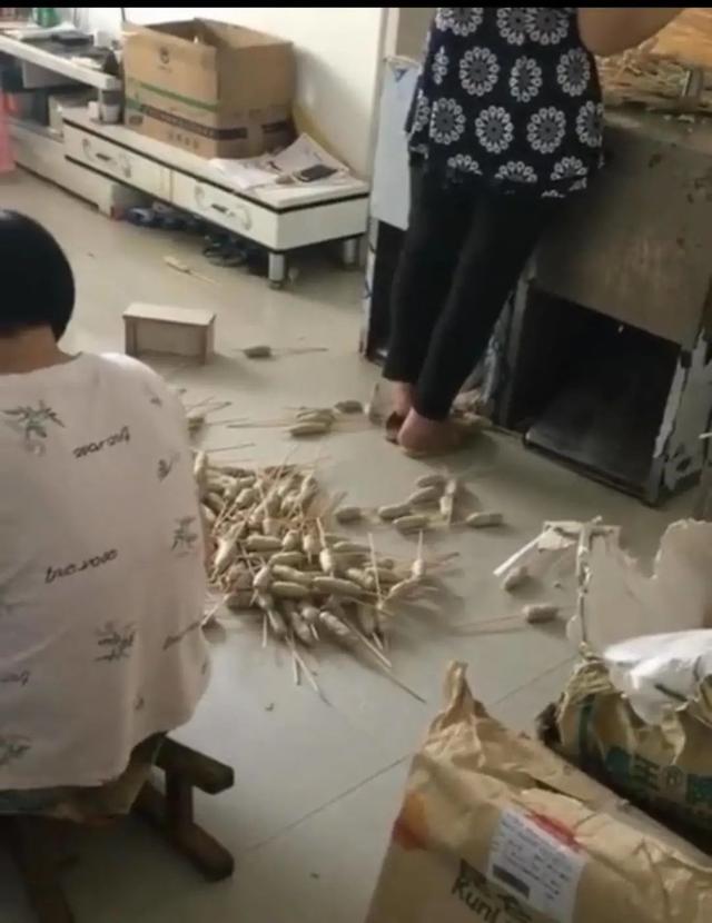 城管曝出路边摊内幕:艾滋病菠萝,甲醛鱿鱼,还有多少人被毒害?