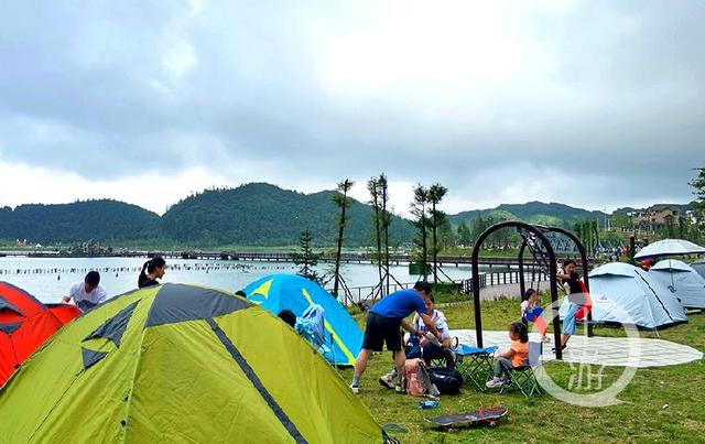 高温.潮生活 |"秋老虎"让人热得遭不住 丰都南天湖涌现避暑客流高峰