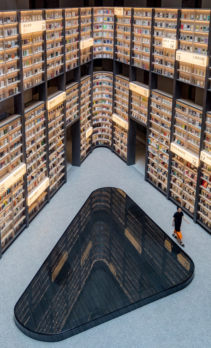 上海爱琴海亚朵s酒店70单向空间睡在书店里是种什么感觉