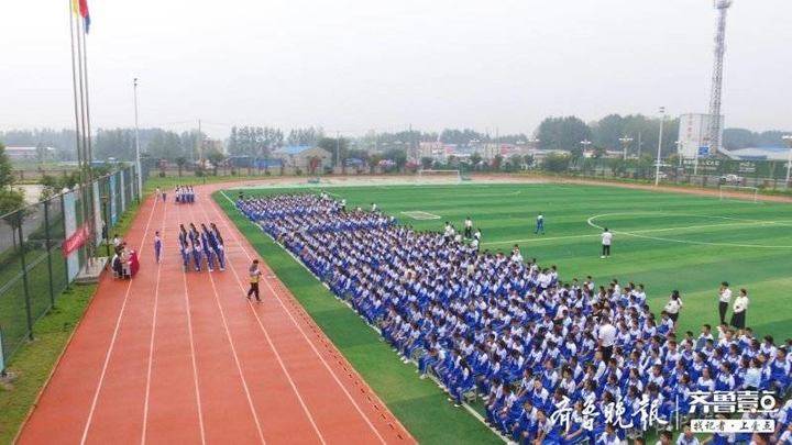 天润实验学校位于菏泽市曹县南部,八里湾风景区旁