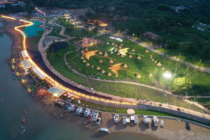永嘉县楠溪江滩地音乐公园夜间经济集聚区 新华网发 永嘉县委宣传部