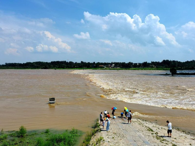 汶水暴涨,古镇再现"水漫石桥"奇观!