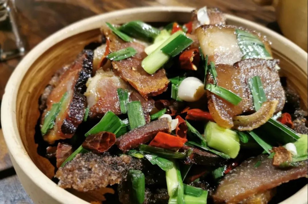 怎么吃都是香的!|蕨粑|腊肉|焦脆_新浪新闻