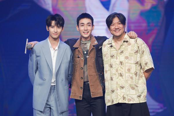 朱一龙携《重启》铁三角重聚想演灰太狼 毛晓彤变装热舞靓丽吸睛