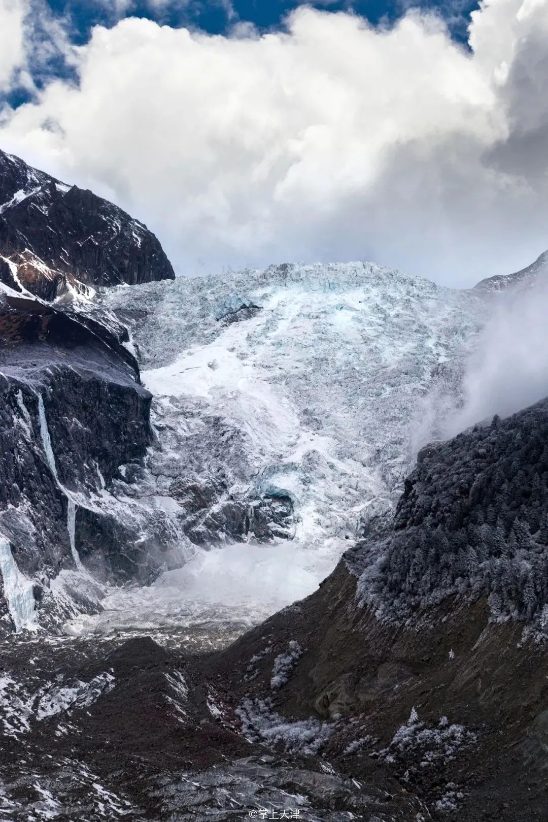 四川甘孜海螺沟冰瀑