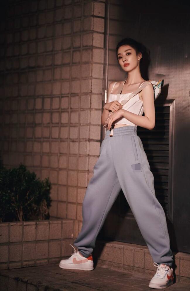 孙佳雨运动写真曝光清新活力镜头感十足