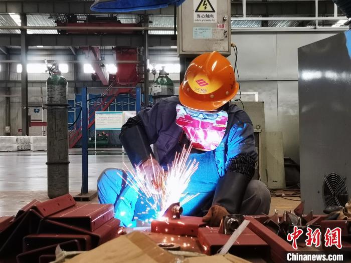 山东老工业涅槃重生：济钢以机械制造、全智能监控冲刺300亿营收