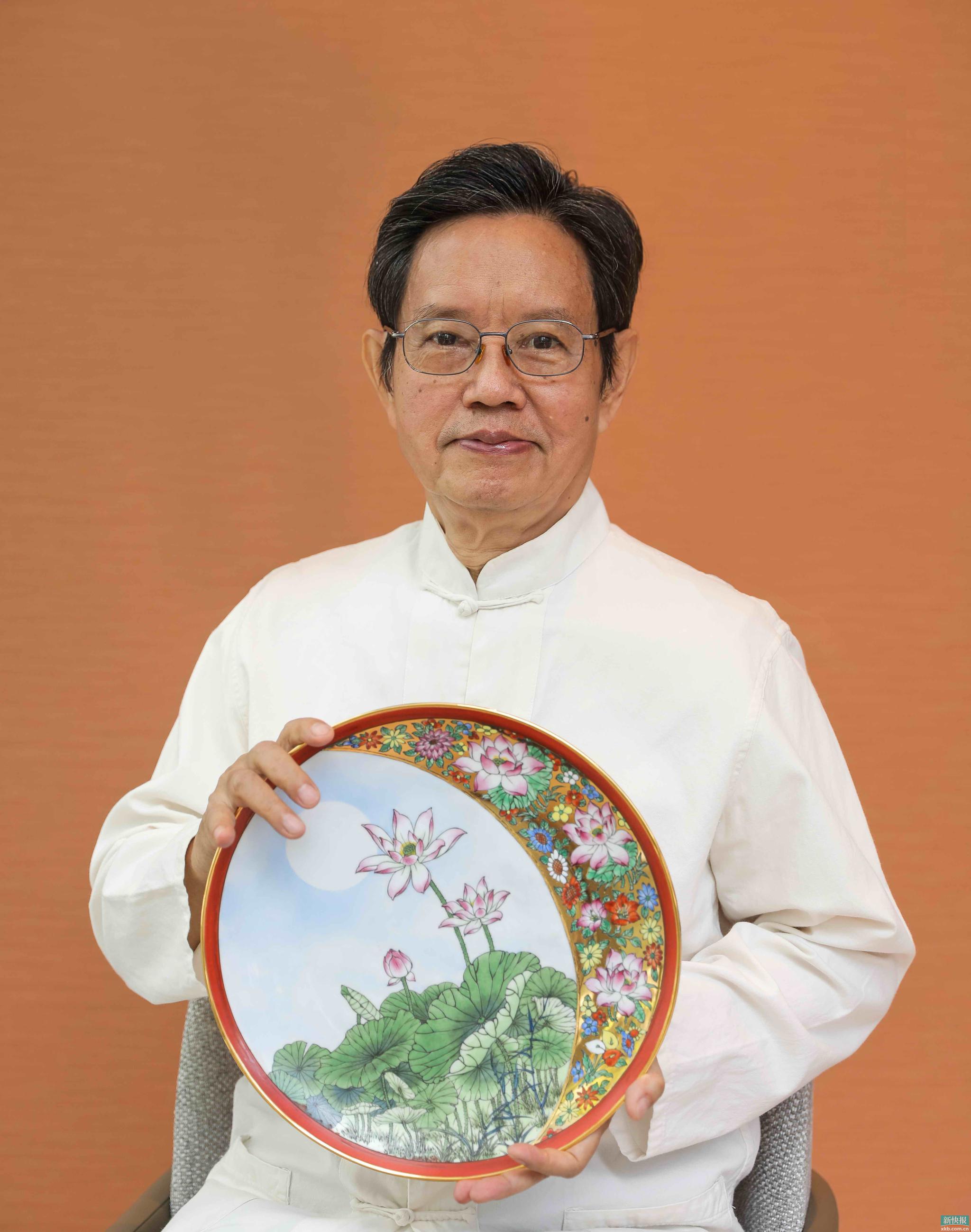 国家非遗广彩瓷省级传承人许恩福 为半岛精品店创作艺术作品《月满