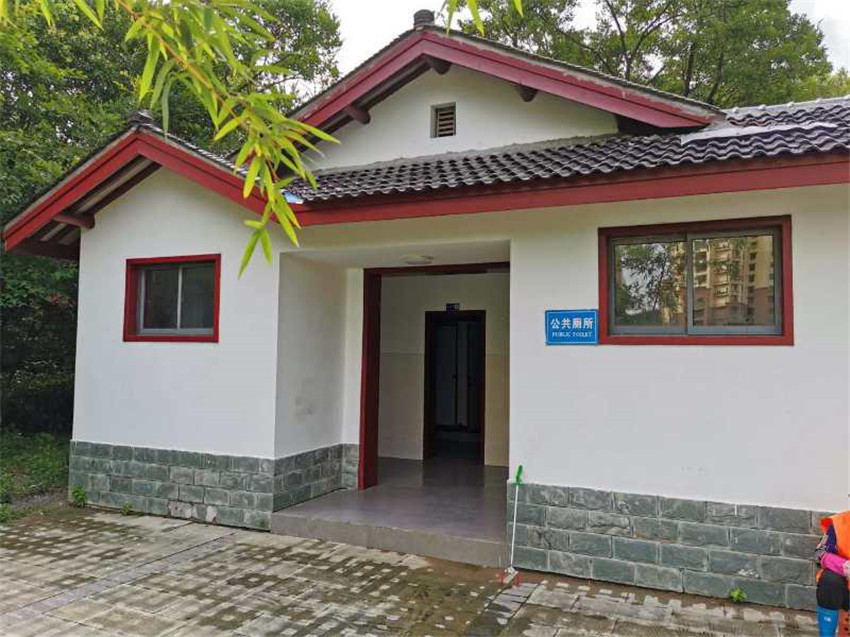 句容市城管局推行农村公厕建设美丽乡村