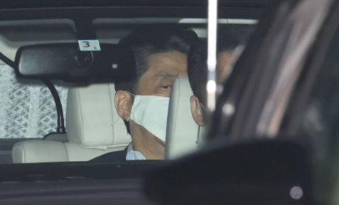 麻生太郎 安倍身体可能会 垮掉 手机新浪网