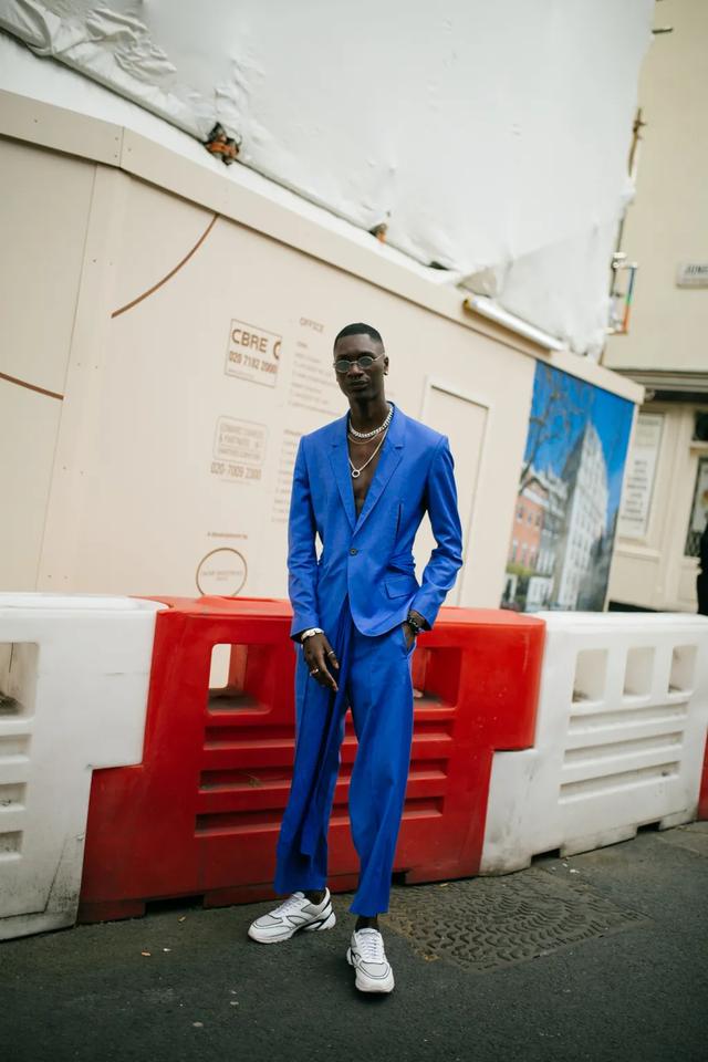 即便如今老爹鞋成为了主要的潮流,但实际在国内真正践行土酷风格,土酷