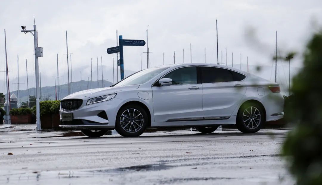 务实奋斗者的良伴试驾吉利博瑞epro