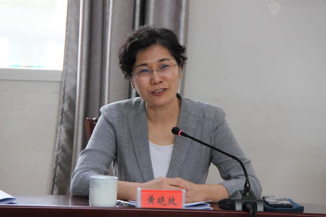 在定点扶贫工作座谈会上,杨萧宾介绍了施甸县脱贫攻坚工作情况,刘杰