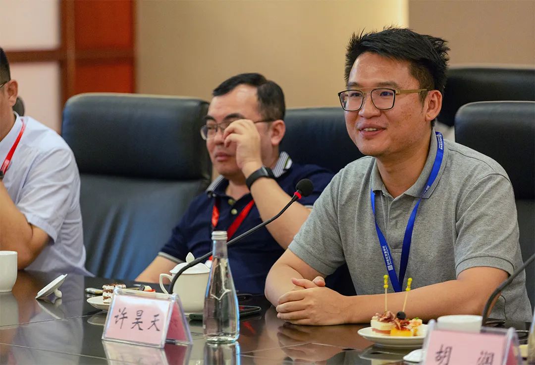 21世纪百富学院秘书长许昊天同学交流会最后,21世纪百富学院秘书长许