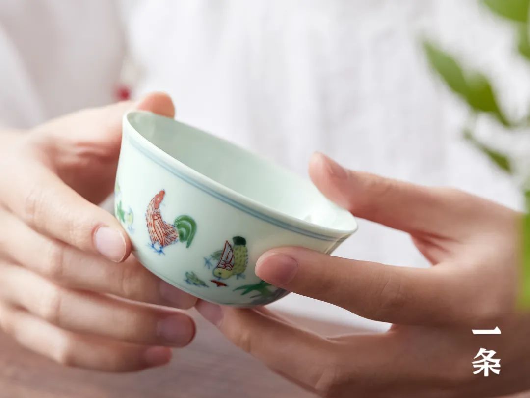 青花斗彩鸡缸杯 仿古瓷世家出品 精巧绝伦 | 檀生活__财经头条