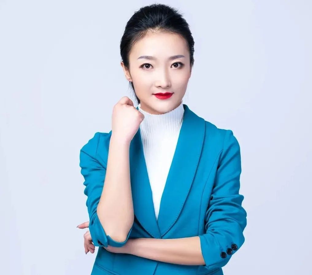 主持人崔媛是兰州广播电视台综艺体育频道主持人,十年广播生涯,曾获