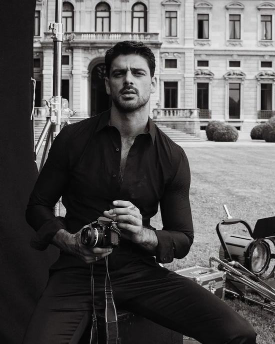 超显成熟的意大利男模 其实才只有29岁?|意大利|当红|模特_新浪新闻