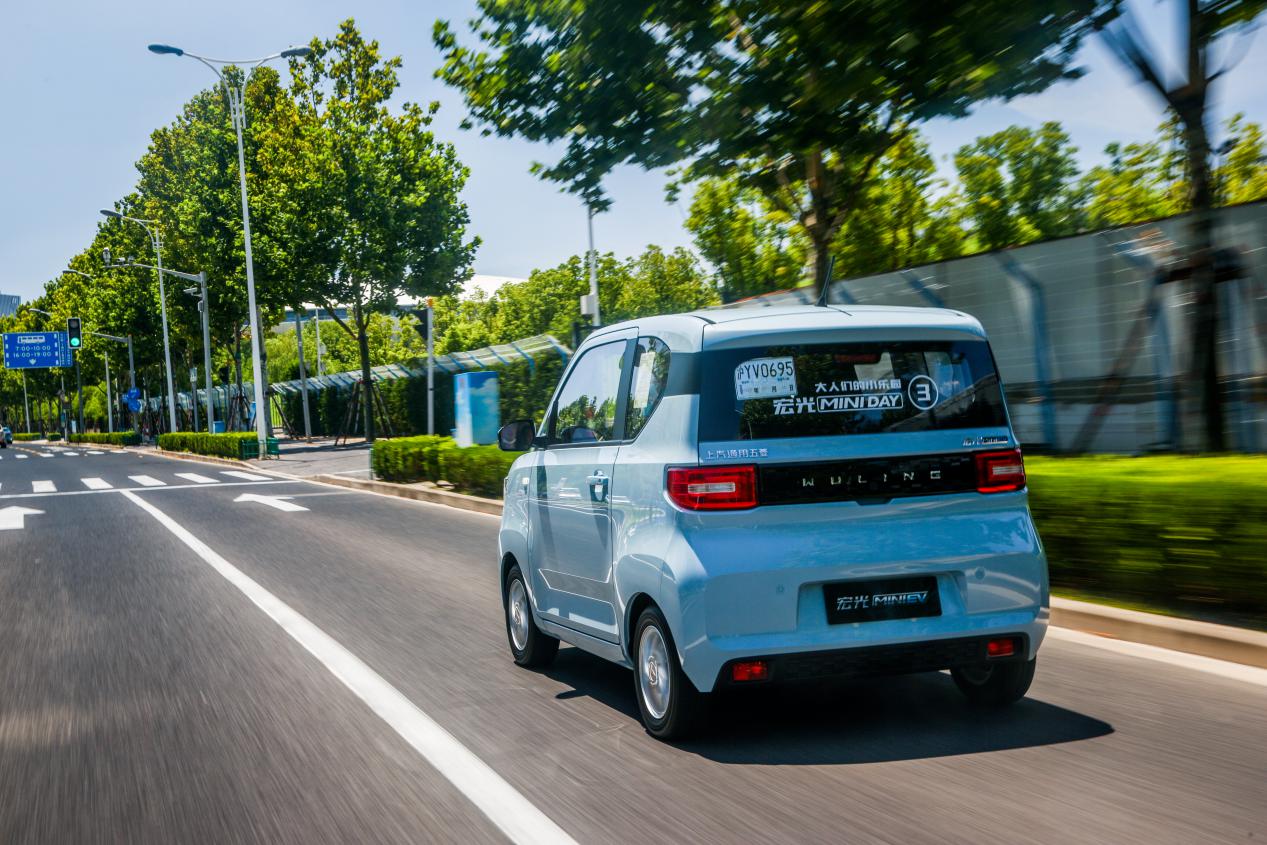 还要啥自行车试驾五菱宏光miniev