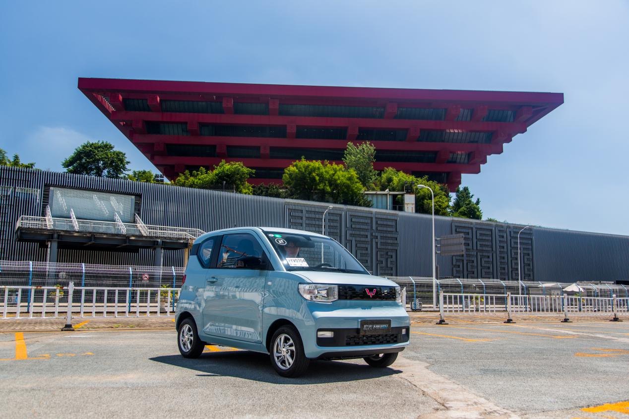 还要啥自行车试驾五菱宏光miniev