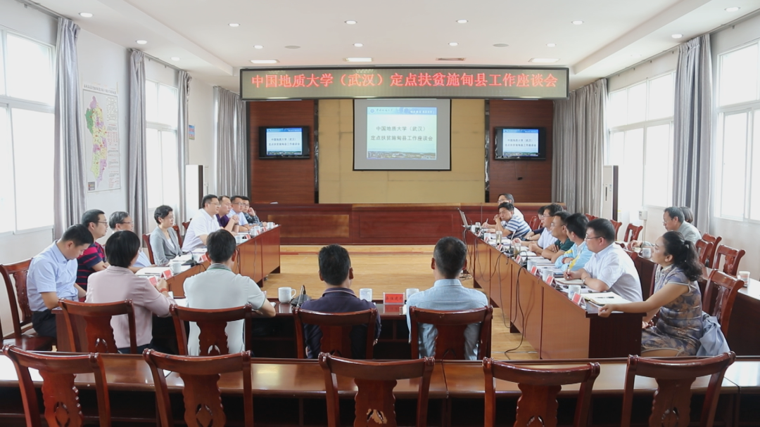 脱贫攻坚校党委书记黄晓玫一行在云南两地调研