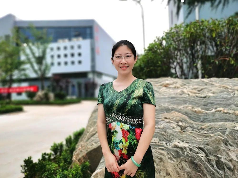 钟玲,临淄区教坛新秀,优秀青年教师,优秀教师,优秀少先队辅导员,教育