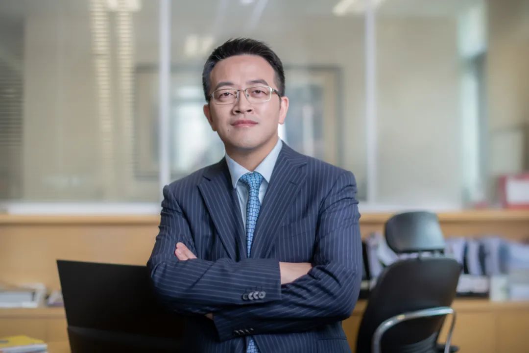 张晓宇本人就是"中国元素"的代表.