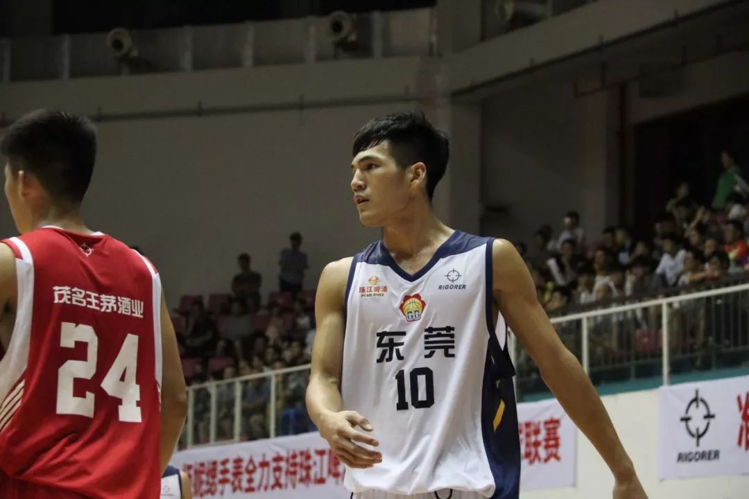 新旧东南王对决!陈国豪快攻单手劈扣!砍下全场最高24分!无奈.