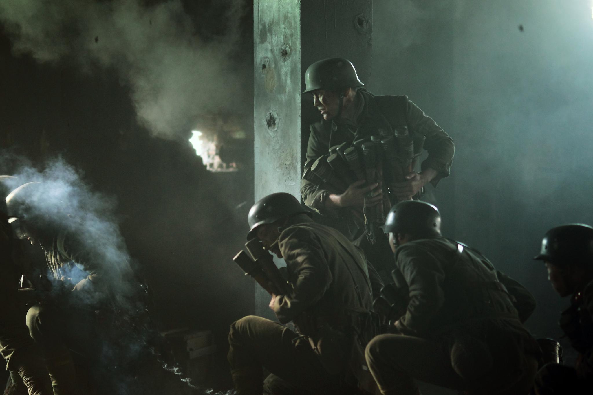 揭秘《八佰》,一部抗战电影的工业制造与家国情怀