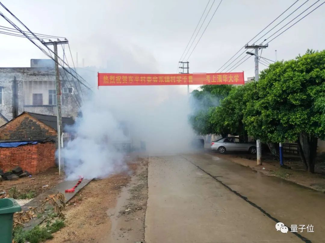 如何优雅地伪造清华AI专业录取通知书（狗头）