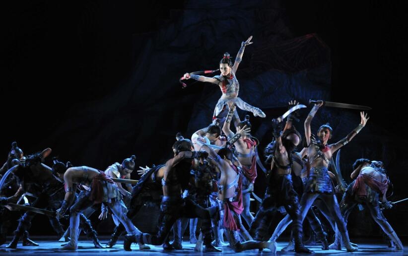 正文  此次,在国家艺术基金的资助下,原创中国芭蕾舞剧《花木兰》做了