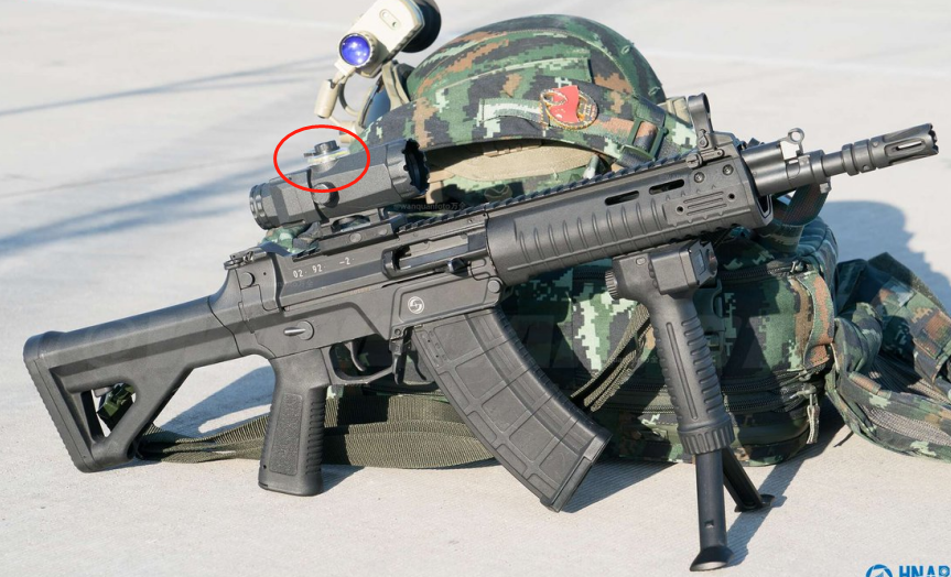 我国新步枪瞄准镜也有和acog类似的采光条